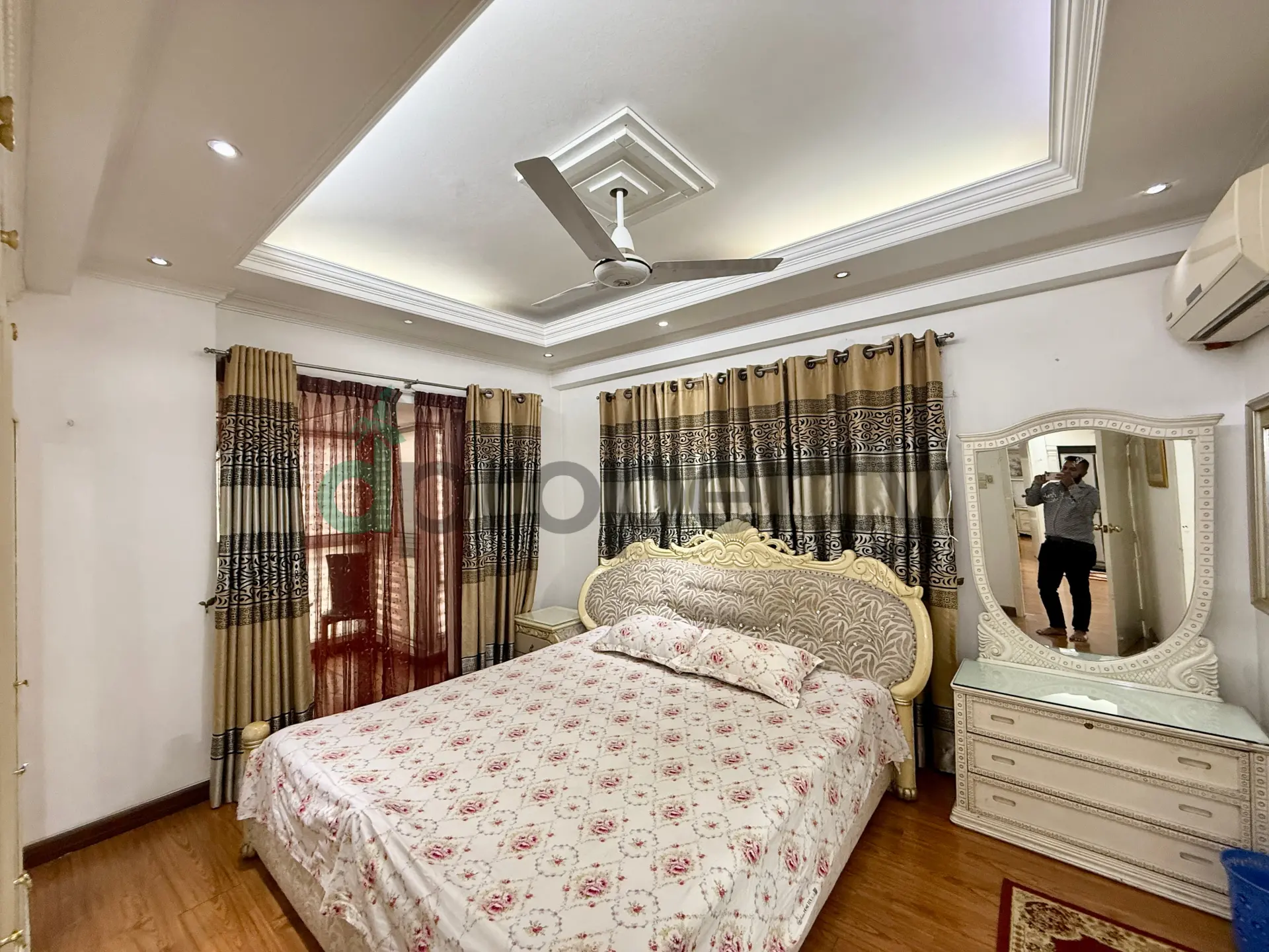2300 SFT Luxurious Fully Furnished South Face Apartment 3rd Floor for Rent at Bashundhara R/A