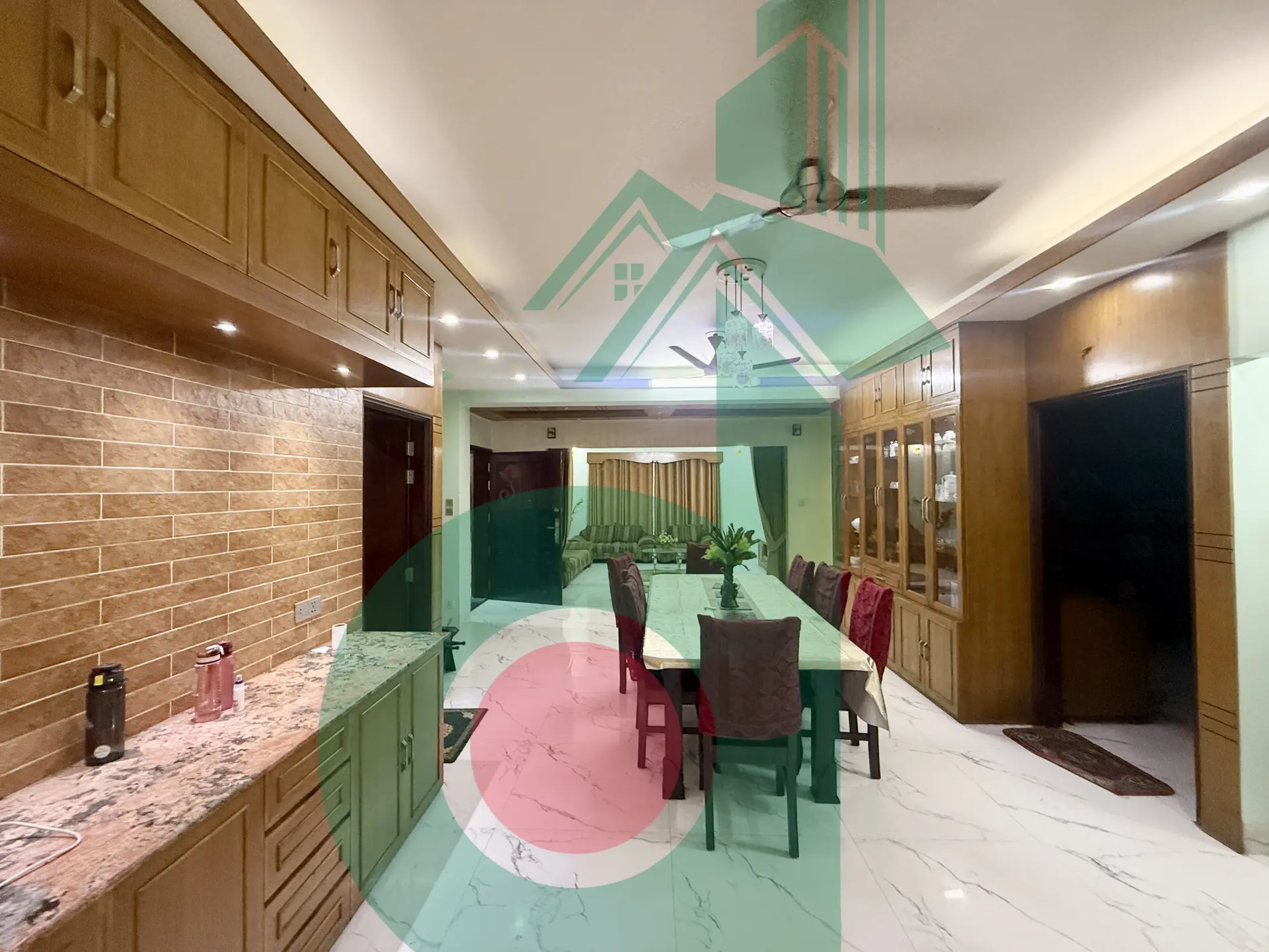 2700 SFT Luxurious Fully Furnished South  Flat Rent 3rd floor at Bashundhara R/A - Gallery Image