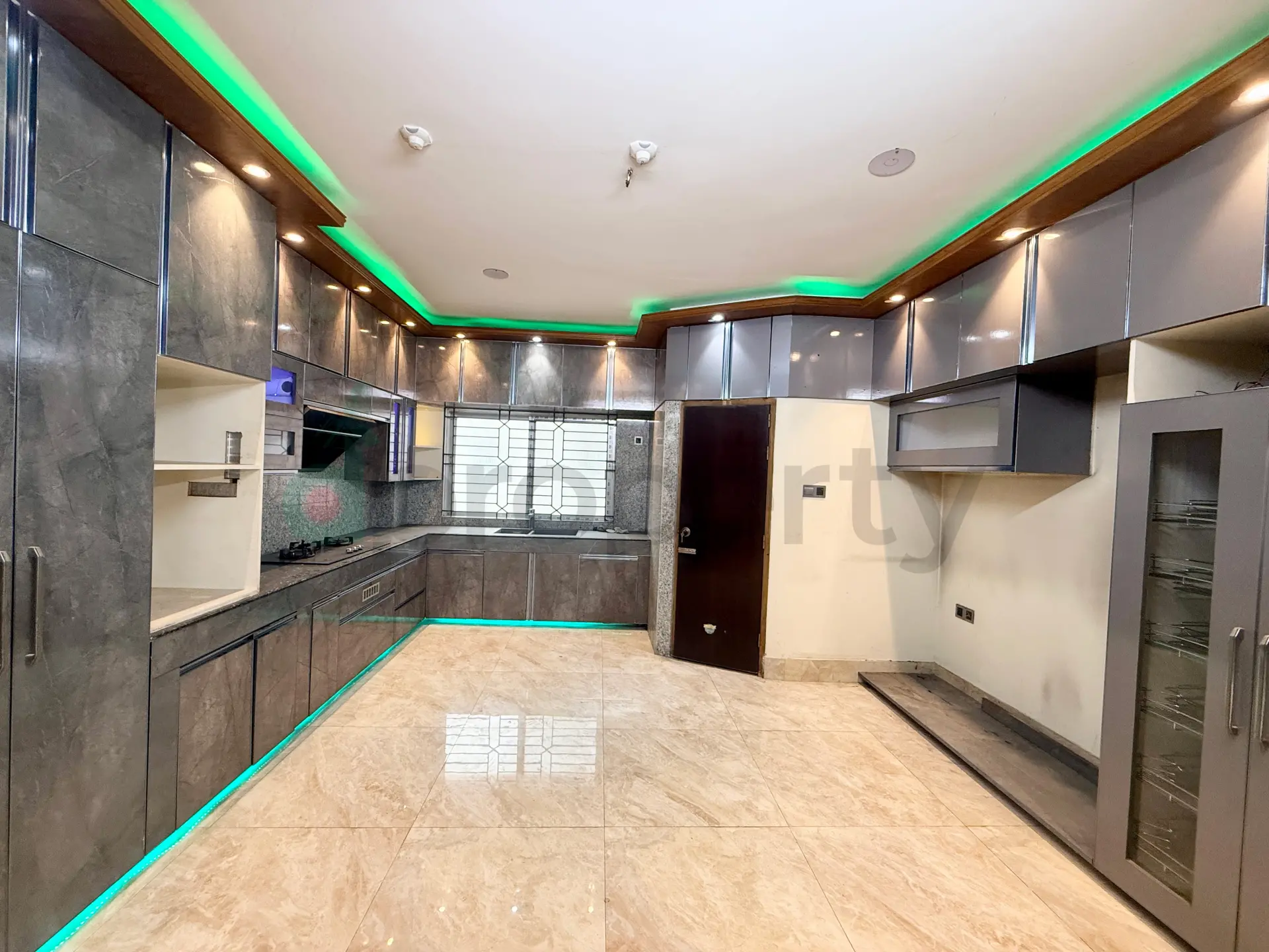 3200 SFT Luxurious Semi Furnished Duplex South Face Flat Rent at Bashundhara R/A - Gallery Image