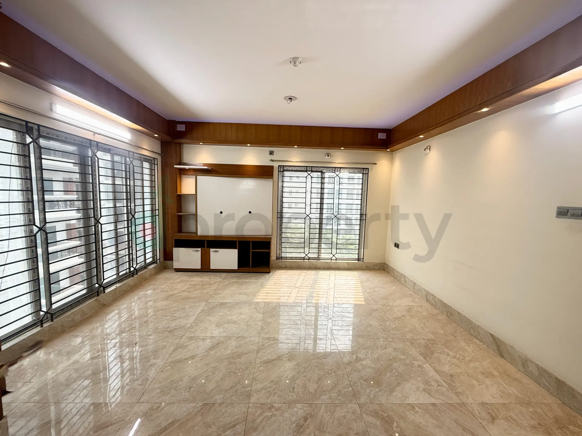 3200 SFT Luxurious Semi Furnished Duplex South Face Flat Rent at Bashundhara R/A - Gallery Image