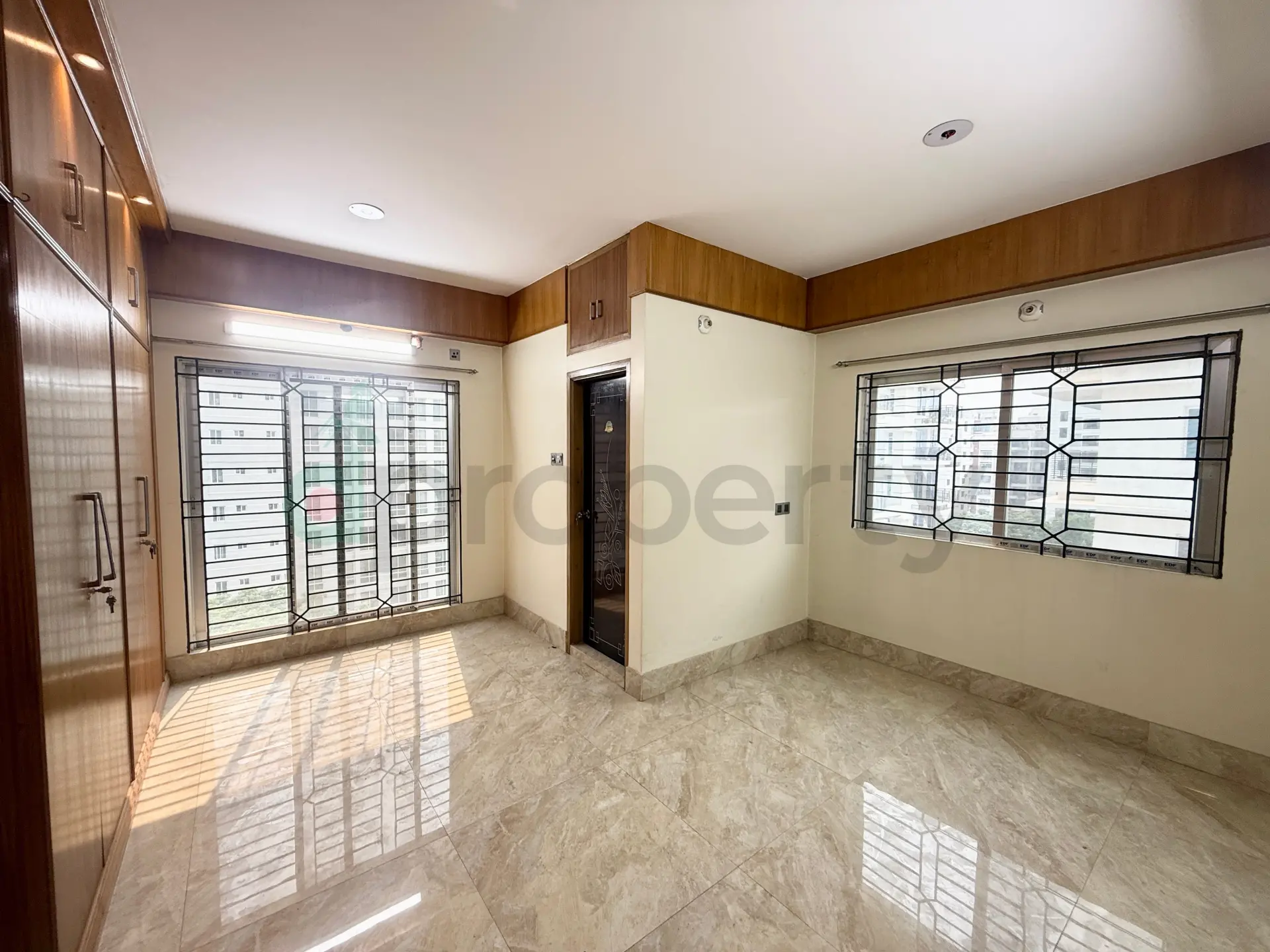 3200 SFT Luxurious Semi Furnished Duplex South Face Flat Rent at Bashundhara R/A - Gallery Image