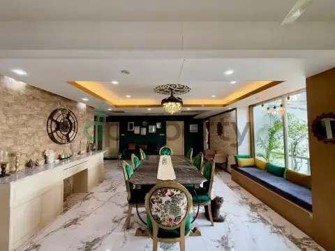 3400 SFT Luxurious Full Furnished South Face Apartment 9th Floor for Sale at Bashundhara R/A