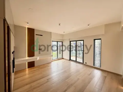 3500 SFT Luxurious Brand New Semi Furnished South West Corner Flat Rent