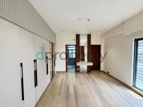 3500 SFT Luxurious Brand New Semi Furnished South West Corner Flat Rent