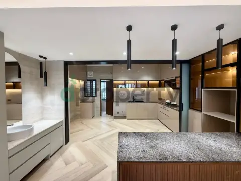 3500 SFT Luxurious Brand New Semi Furnished South West Corner Flat Rent